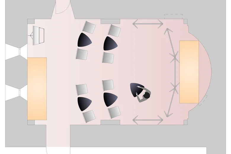 Grundriss eines interaktiven Raums mit Sitzbereichen und Projektionsflächen