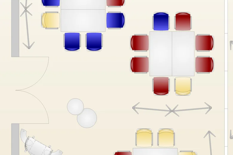 Grundriss eines interaktiven Raumes mit farbigen Stühlen um mehrere Tische