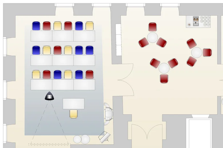 Grundriss eines parlamentarischen Sitzungsraums mit farbigen Stühlen und Tischen