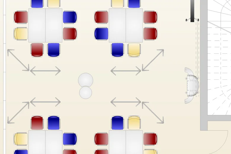 Grundriss eines interaktiven Raums mit vier Tischen und farbigen Stühlen